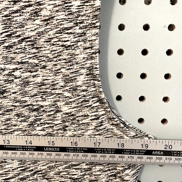 Eddie Bauer Sleeveless Womens V-neck Top Black White Cinched - Picture 9 of 9